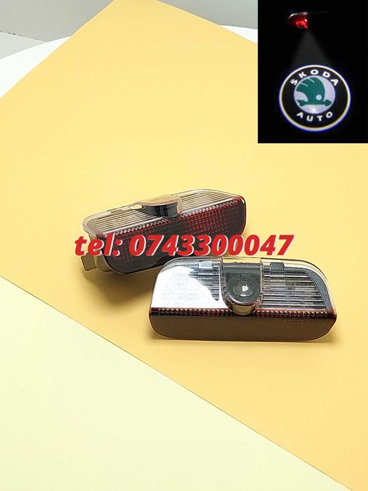 Set 2 Bucati Emblema Logo Led Portiera Dedicata Marca Auto Skoda