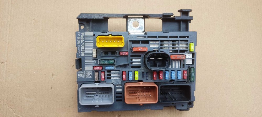 Peugeot / Citroen Fuse Box BSM Module R06