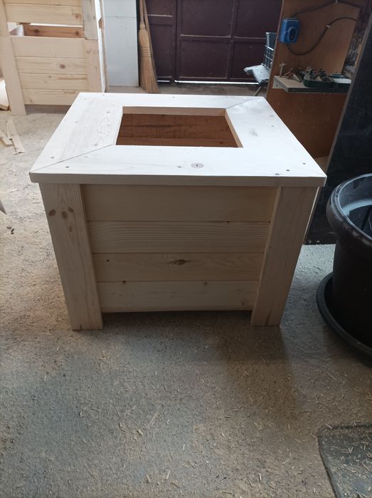 Саксии от дърво кашпи