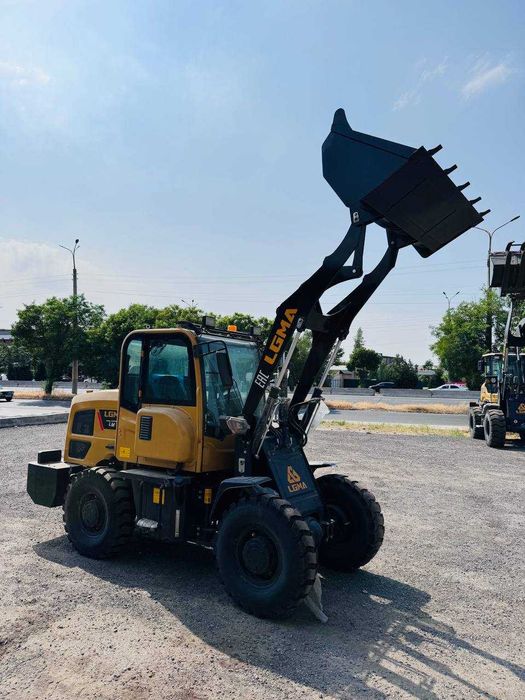 Фронтальный мини погрузчик от завода Lugong LM916 0.5 кубов