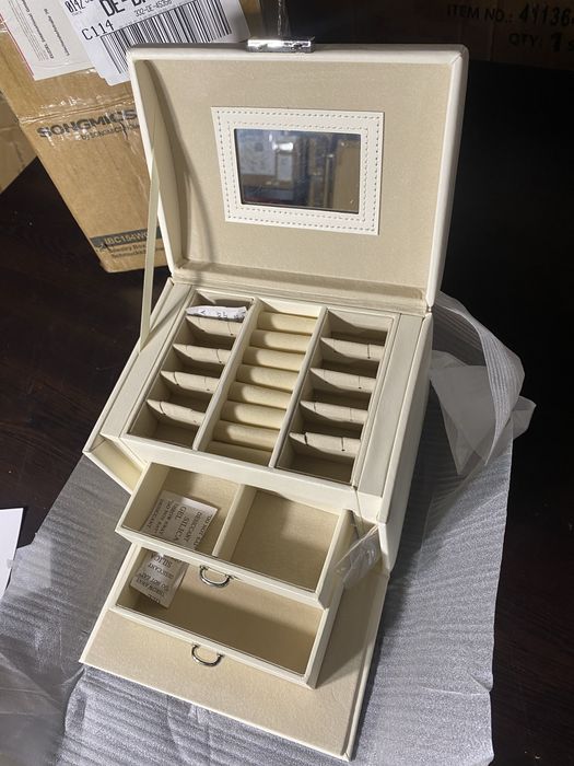 Заключваща се кутия за бижута Songmics