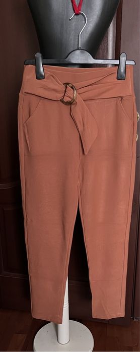 Pantaloni maro drepți elastici Banana Republic