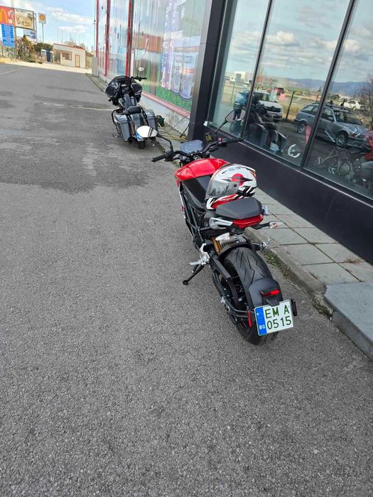 Продавам Zero SR/F изцяло електрически мотор в гаранция до 2031г.