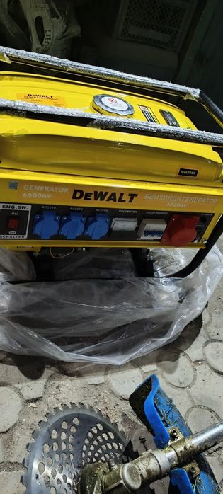 Бензогенератор DEWALT