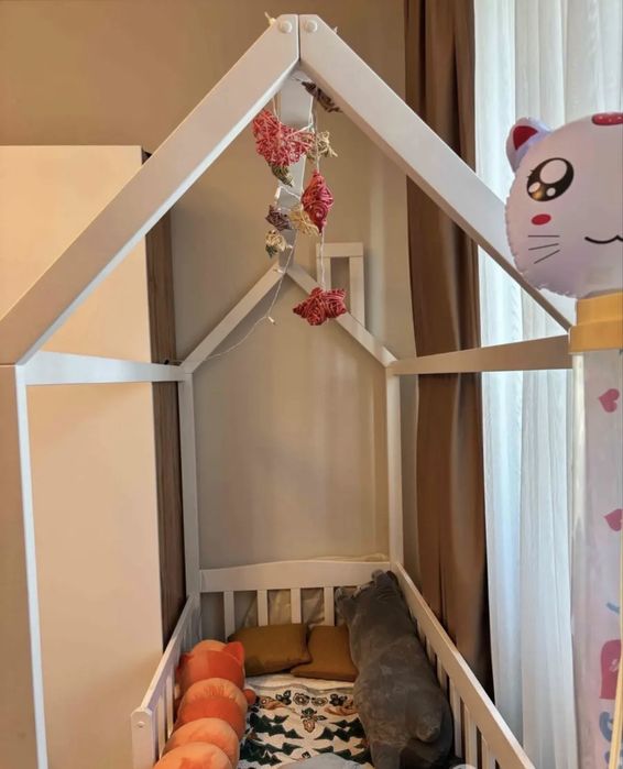 Детская кровать белая