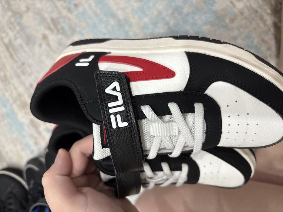 кожанные кроссовки FILA