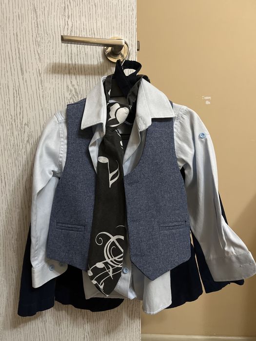 Сако Brums 4 години, костюм с панталон 3 години