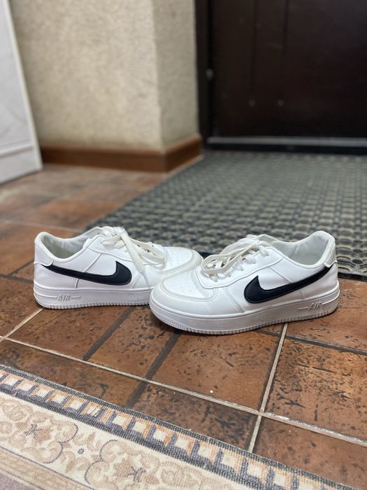 Крассовки белый цвет