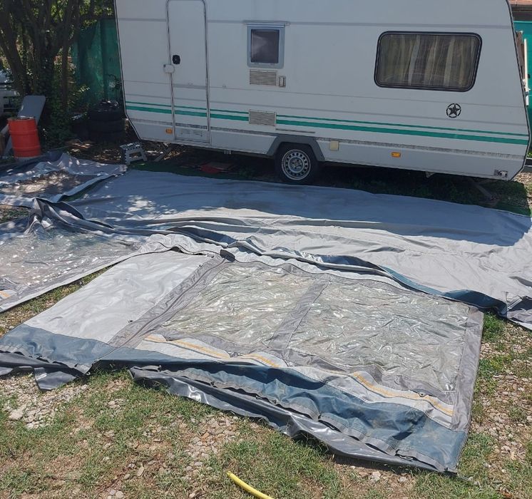 Cort brand  din trei piese