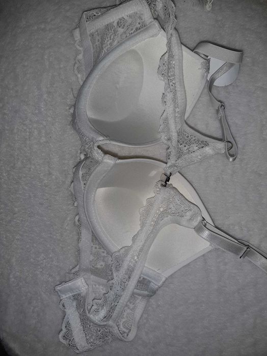 Sutien alb superb ideal mirese alb dantelat model deosebit la spate
