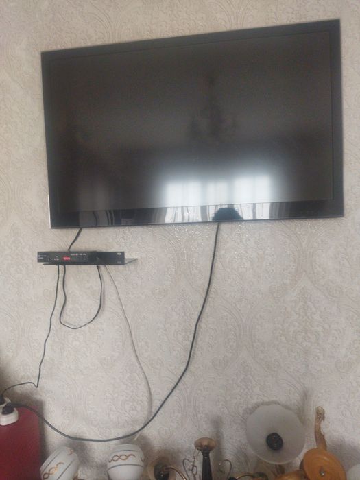продам большой телевизор связи переездом дёшево находится в Воднике