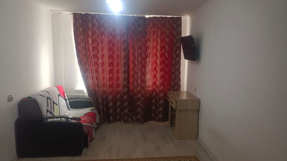 2 комн.кв.в 11 мкр девушкам или семье без маленьких детей