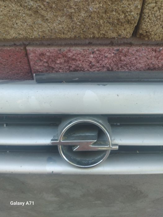 Решотка радиатора на Опель Астра