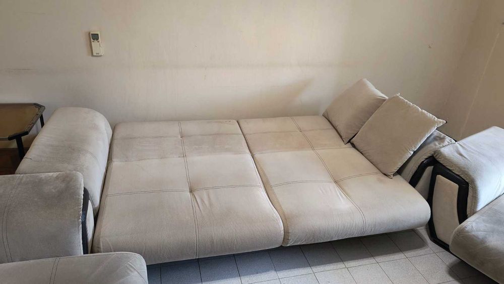 Диван с два фотьойла и две табуретки