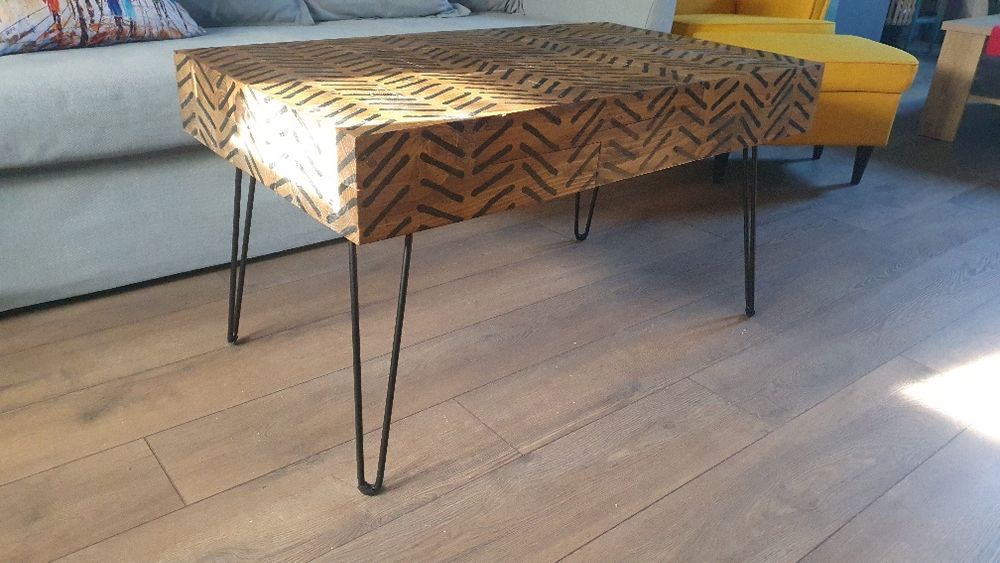 Дървена холна маса