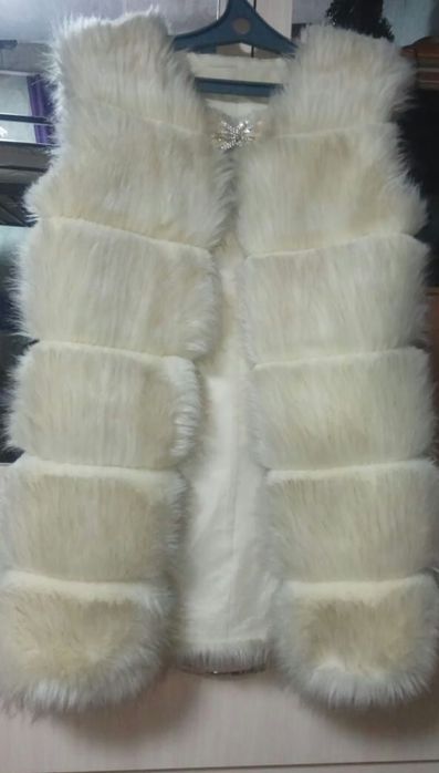Меховая желетка.