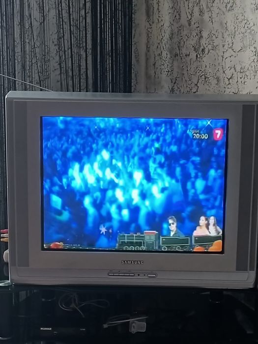 Продам телевизор samsung,