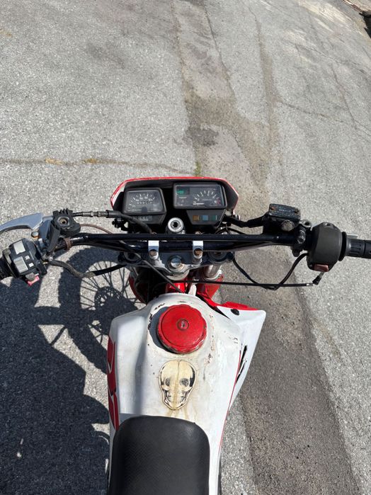 Продавам Yamaha DT200R