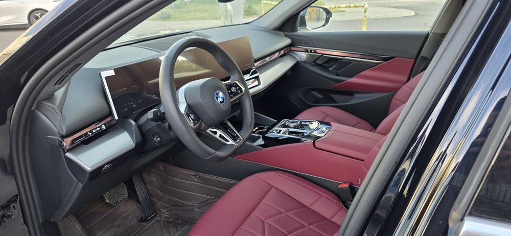 BMW i5 eDrive35L M packed