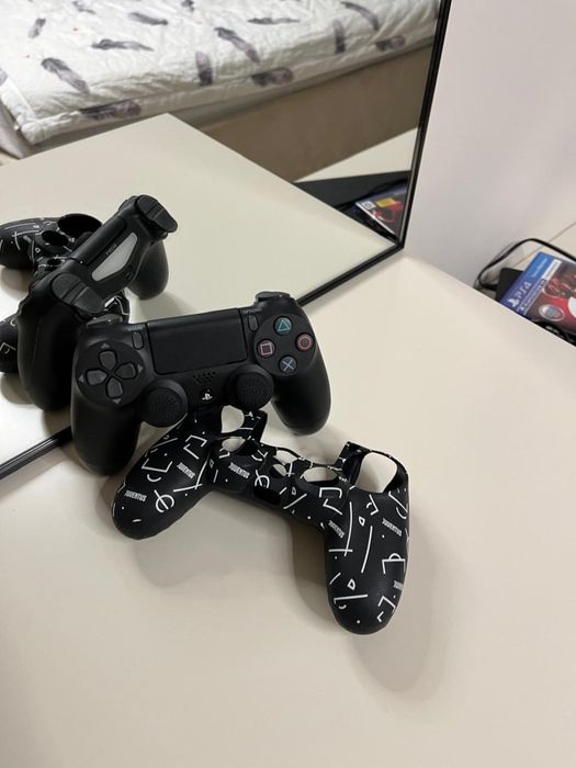 Пластейшн 4  в хорошем состаяний