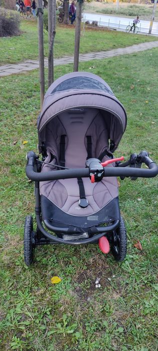 Продавам детска количка bebe confort high trek пълен комплект