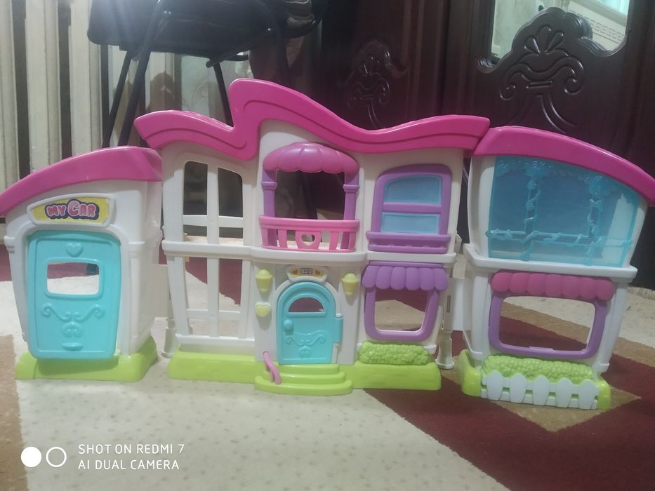 Домики и игрушки все 200000 сум