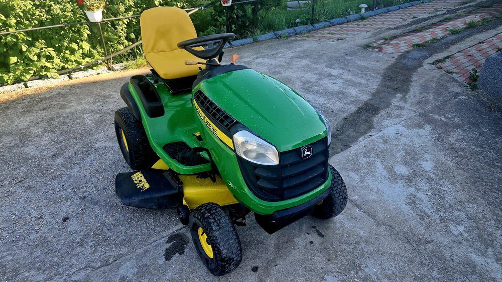 Tractoras tuns gazon John deere X145