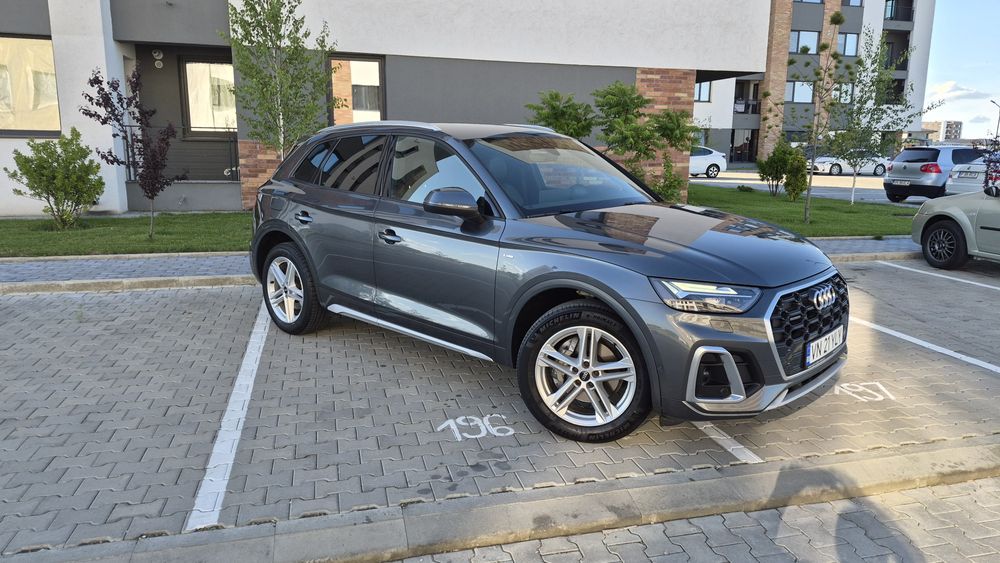 Audi Q 5  /  S - line  /  204 cai  / 2022