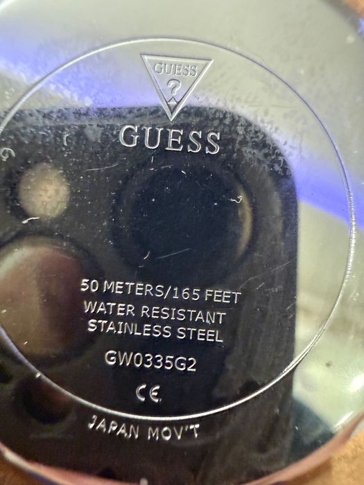 Guess часовник използван един път в топ състояние