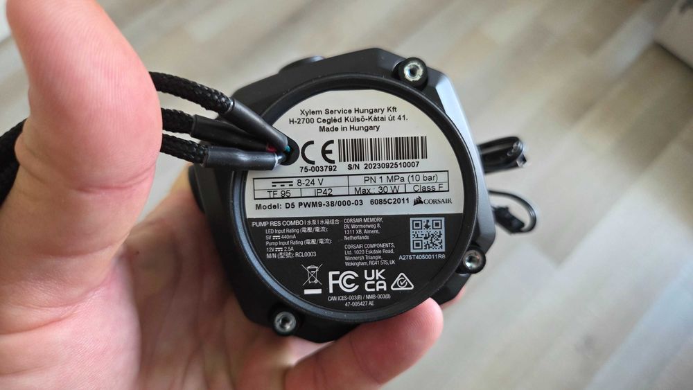 Corsair Hydro X Series D5 помпа с резервоар