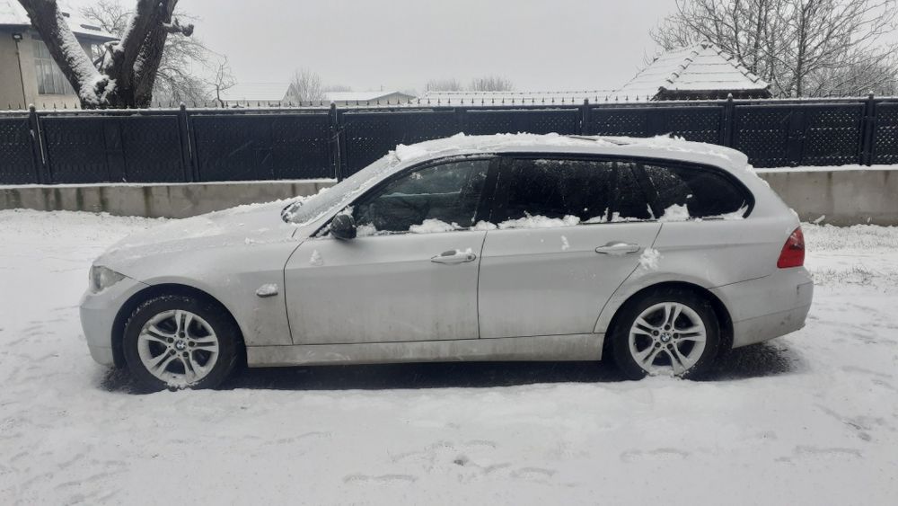 Dezmembrez Piese Bmw 320 E90 E91 din 2007