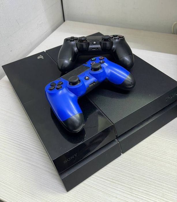 Консоль PlayStation 4
