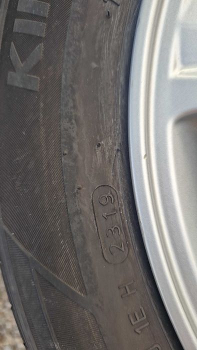 NISSAN Джанти със летни гуми 175/65/15 6J×15  ET40 цо66,1  5×114,3