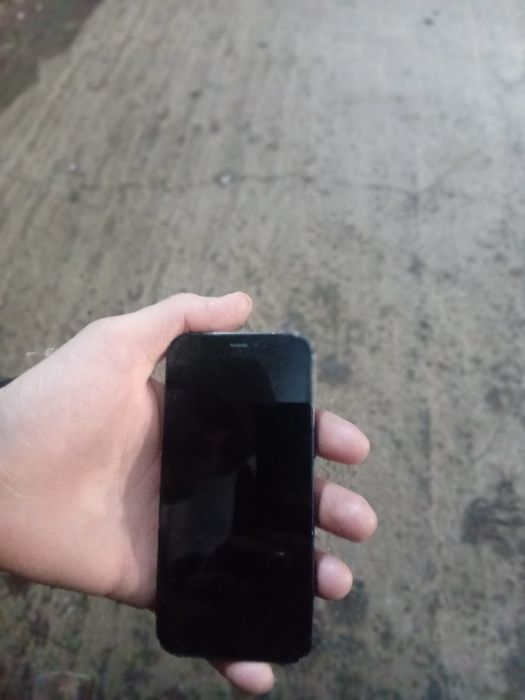 Продам телефон айфон