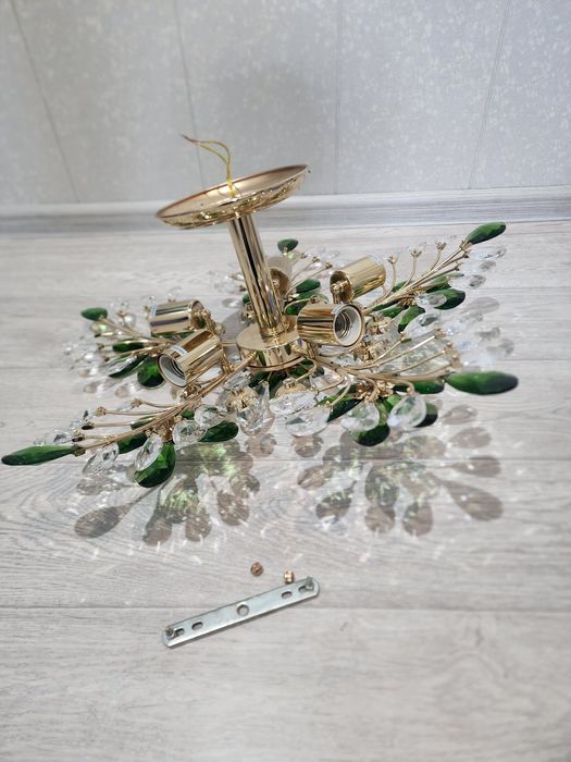 Люстра в хорошем состоянии