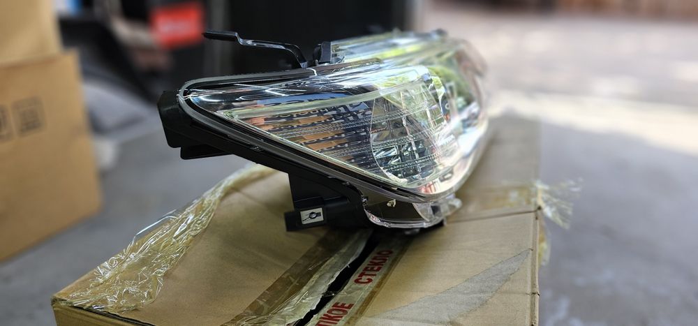 Фара Тойота Камри 50