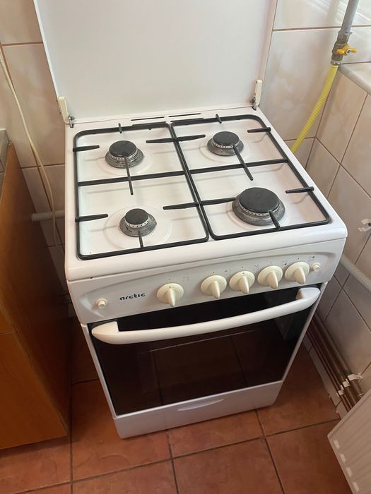Vând aragaz second hand în stare bună