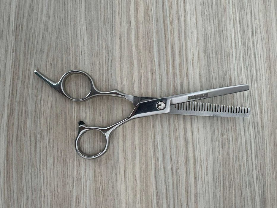 Set 2 foarfece de tuns si filat,otel inoxidabil,usoare,ergonomice + pieptene