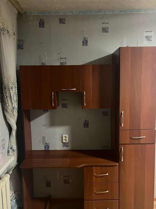 Продается столик со скафами для занятий уроков