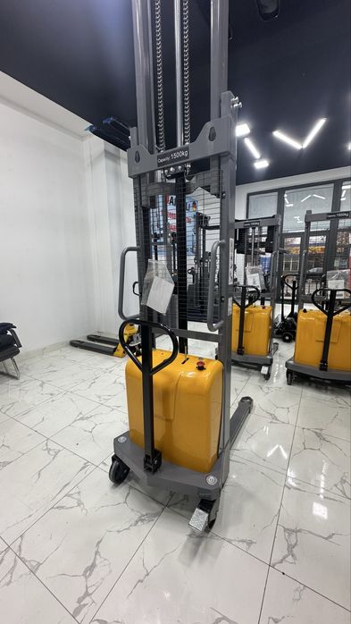 штабелёр полуавтомат 1,5 тонна 1600 мм-3500мм