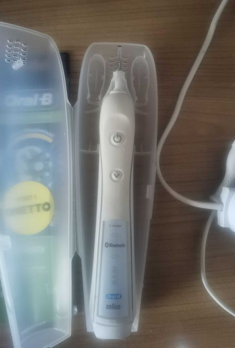 Periuta electrica ORAL-B Triumph Professional Care