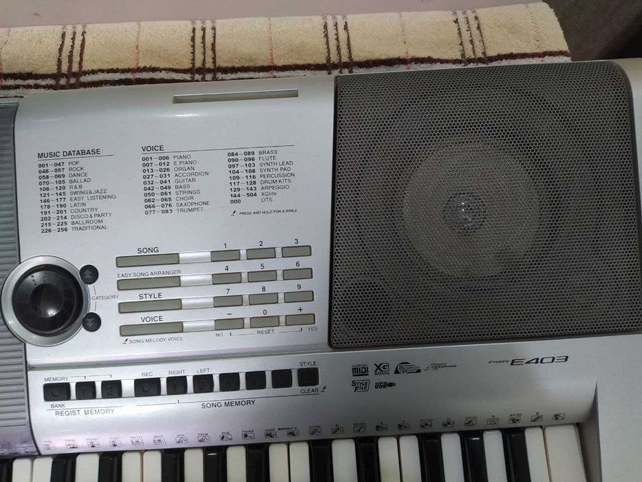 Синтезатор "ямаха е-403" в отличном состоянии