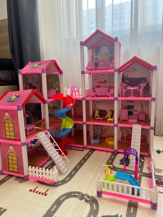 Кукольный домик с мебелью