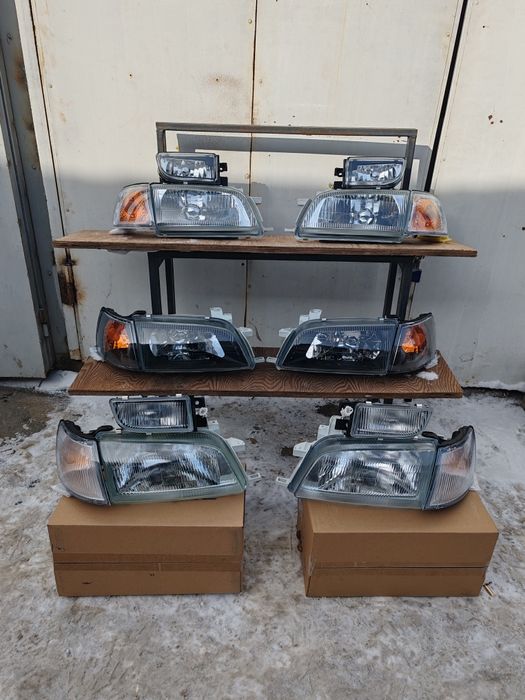 Фары на Toyota Carina E Black WHITE