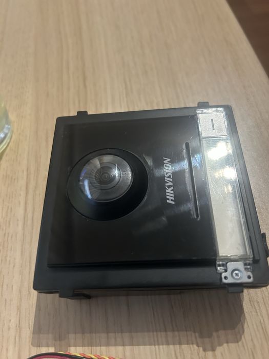 Interfon hikvision DS-KD8003-IME1 cu cItitor de carduri ds-kd-m POE