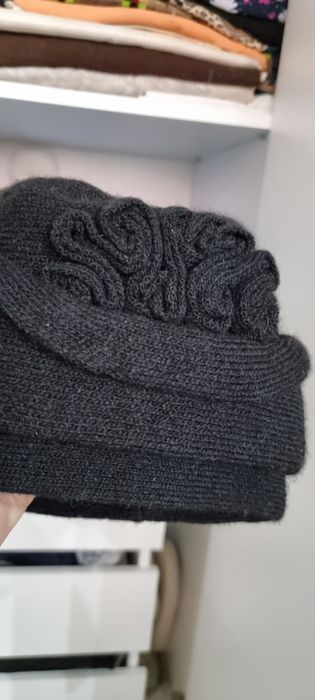 Зимняя женская шапка