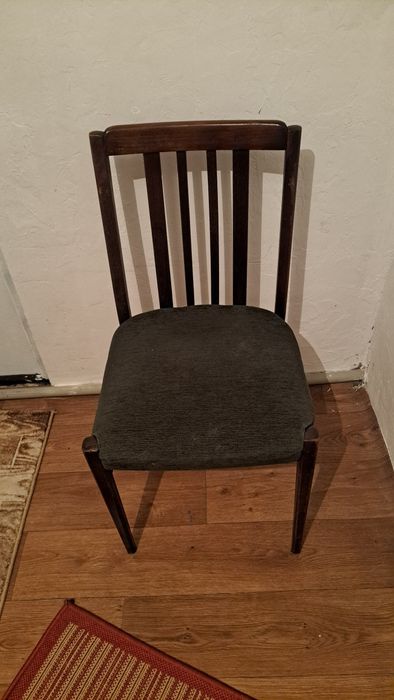 Продам стол и 4 стулья