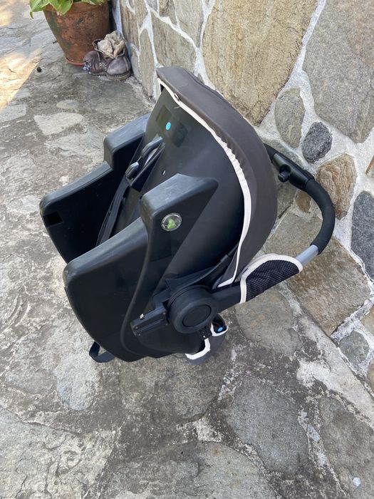 Бебешко столче за кола.