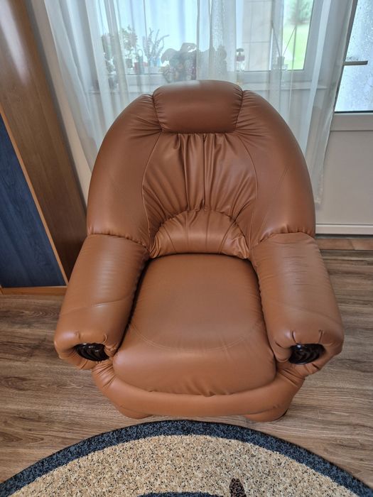 Vând canapea extensibila cu doua fotolii