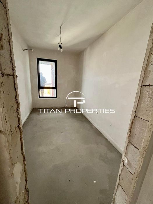 Тристаен апартамент в жк. Христо Смирненски